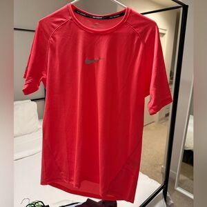 Men’s Nike Aeroreact running shirt